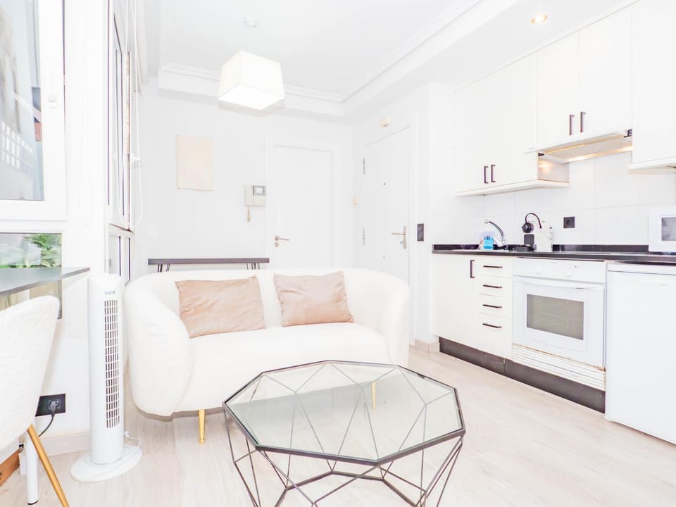 YBH Alfonso XIII, 12 Apartment in Vigo
