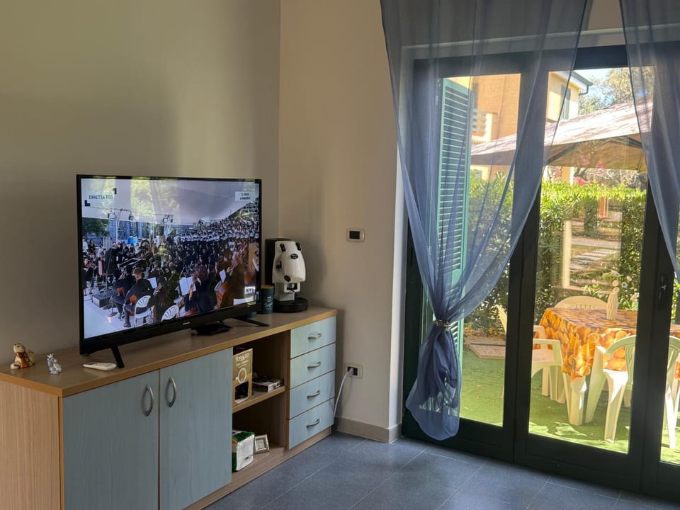 Communal lounge/ TV room
