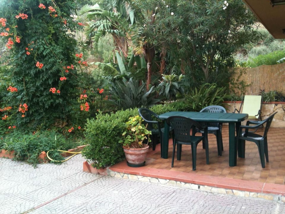 Balcony/Terrace, Dining area, Garden view