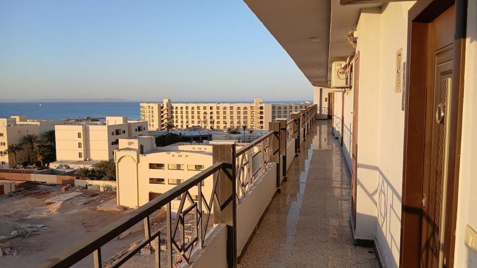 Luxury Newly Built 2 DOUBLE bedroom and living room with Beach Access and Pool in Hurghada, Egypt Apartment in Hurghada