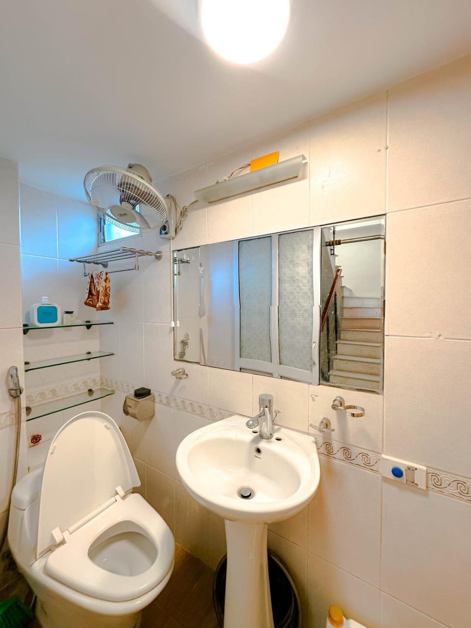 Toilet, Bathroom, bidet, towels