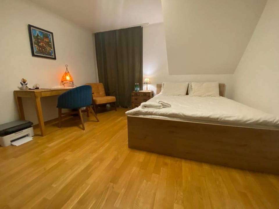 Stylish Room and private bathroom in lakefront apartment Vacation rental in Zug
