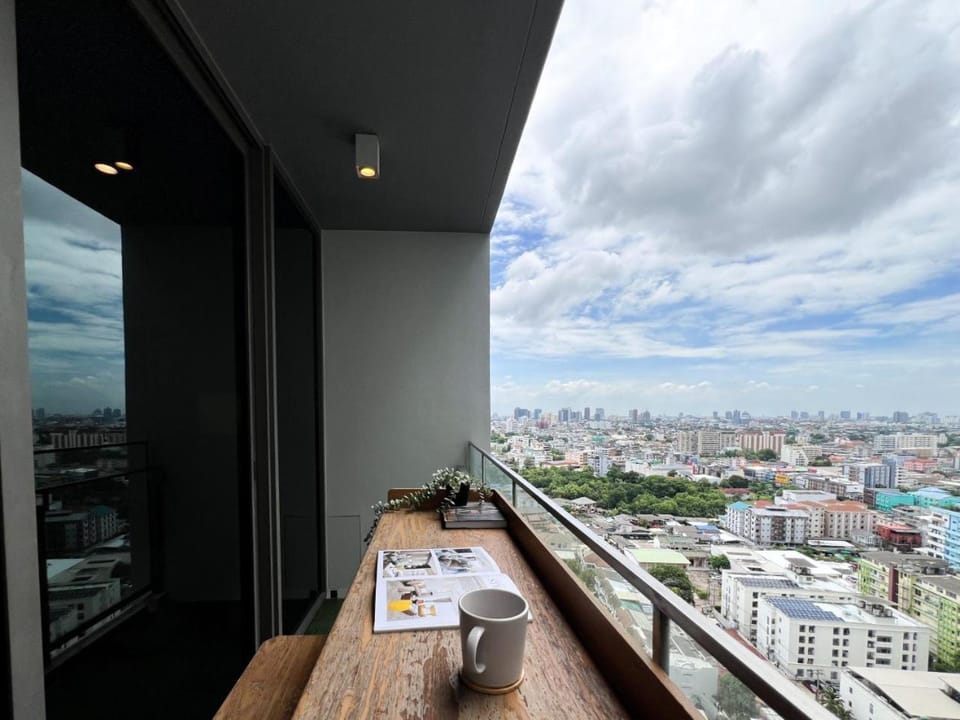 Modern elegance 2B Ultra Fast WiFi BTS Phrakhanong House in Bangkok