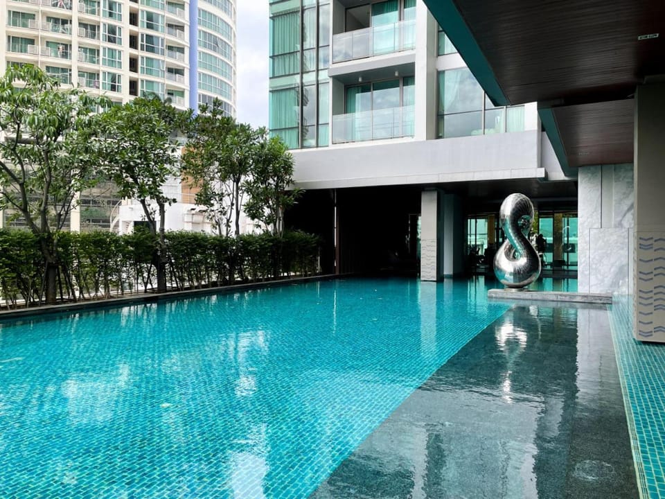 Modern elegance 2B Ultra Fast WiFi BTS Phrakhanong House in Bangkok