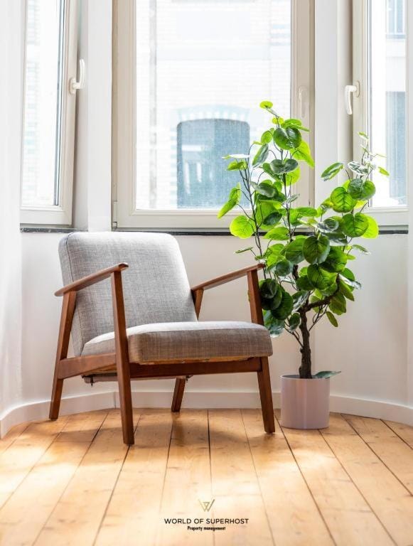 Day, Living room, Seating area