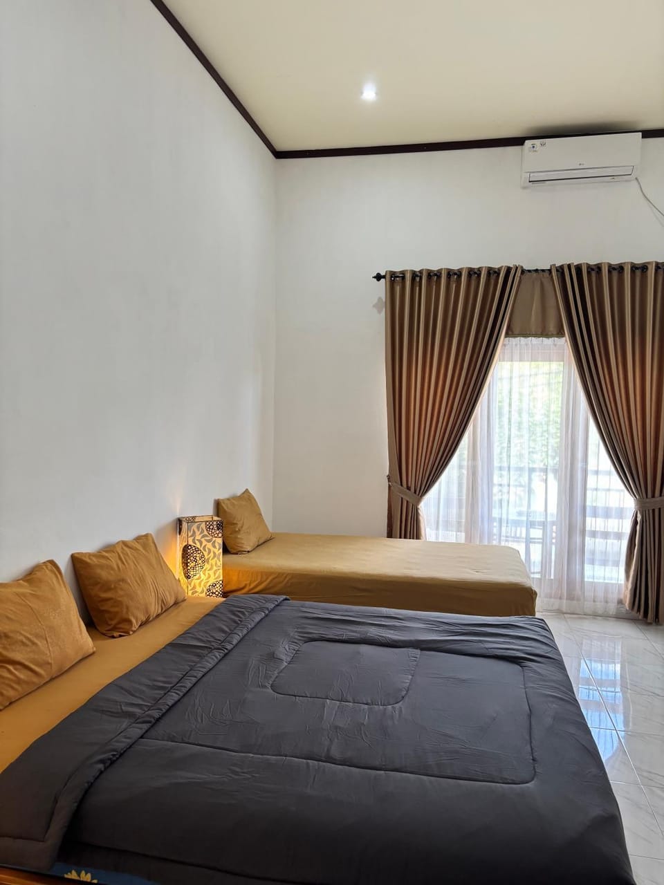 Bed, Photo of the whole room, Bedroom, air conditioner