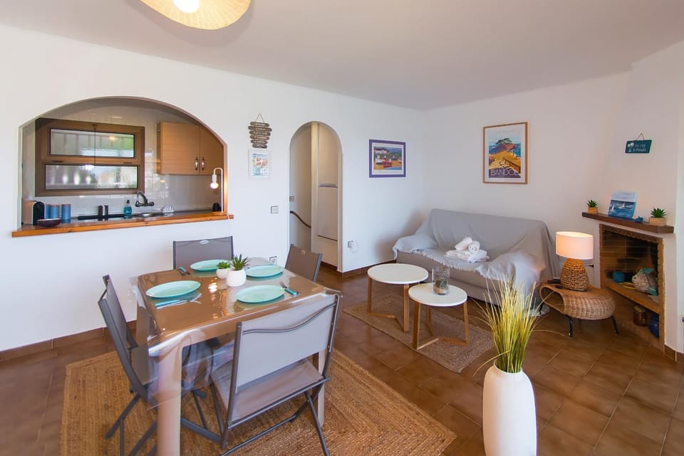 Kitchen or kitchenette, Living room, Dining area