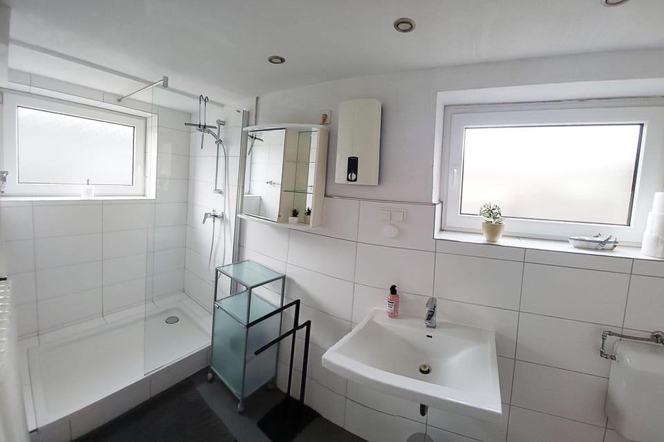 Shower, Bathroom, Bath, towels
