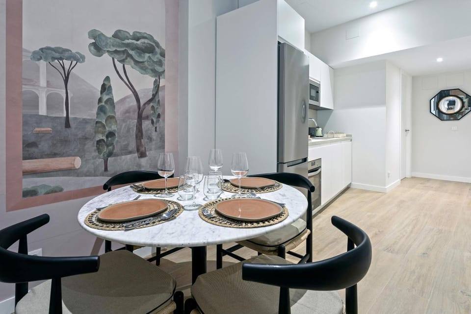 Kitchen or kitchenette, Seating area, Dining area