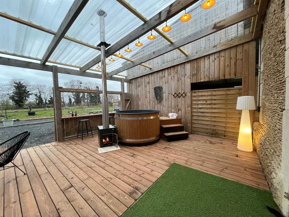 Le Gite du Domaine Constant - Loft Style Industriel Chic - jardin & espace jeux House in Normandy