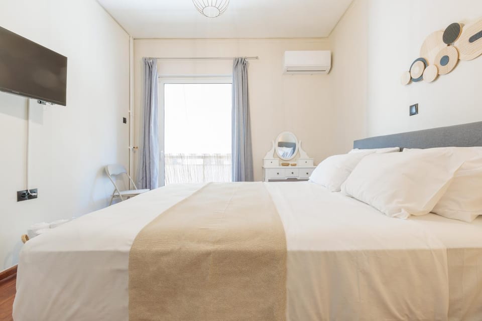 Bed, TV and multimedia, Photo of the whole room, Bedroom, air conditioner