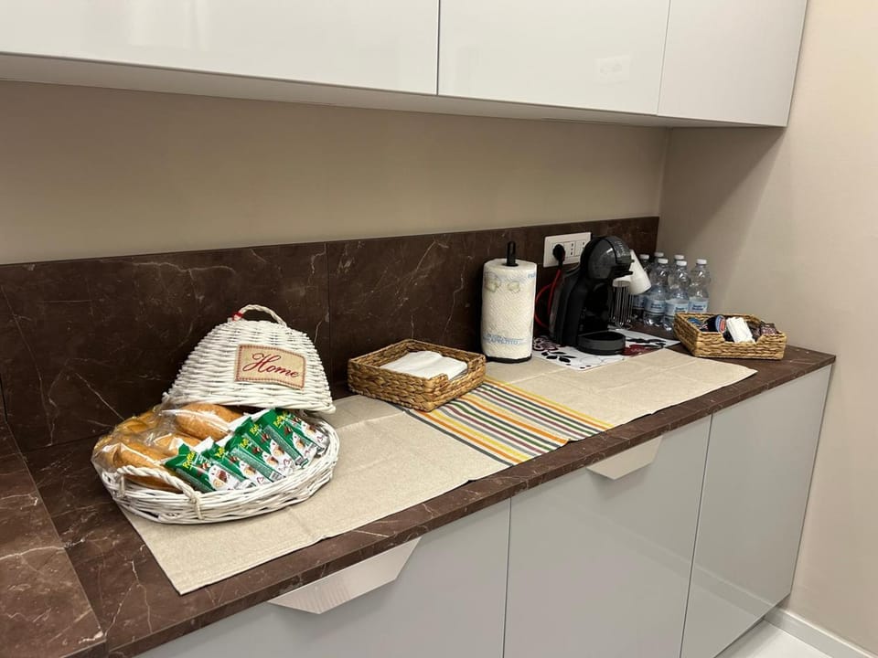 Coffee/tea facilities, Food and drinks, Breakfast