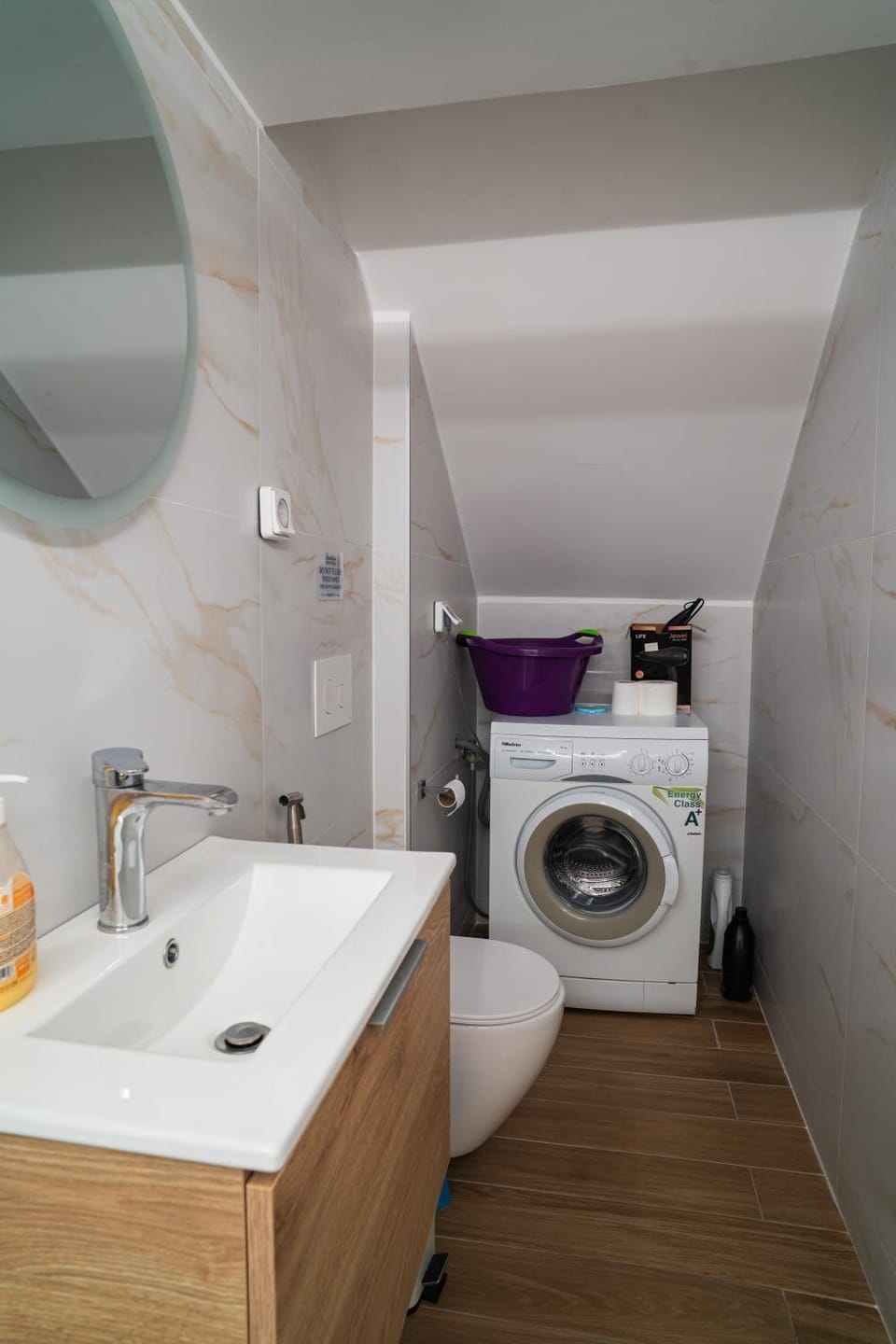 Bathroom, washing machine