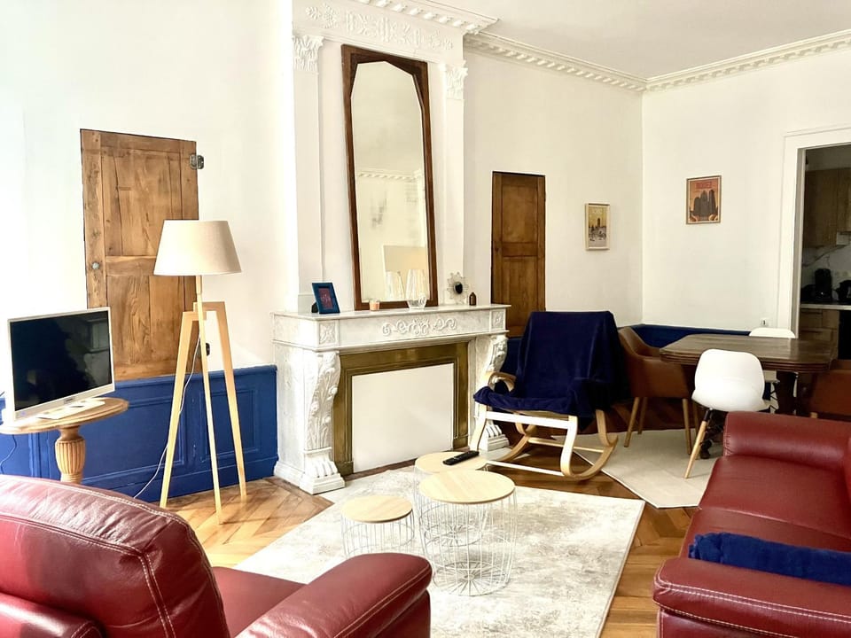 Communal lounge/ TV room, Living room, Seating area