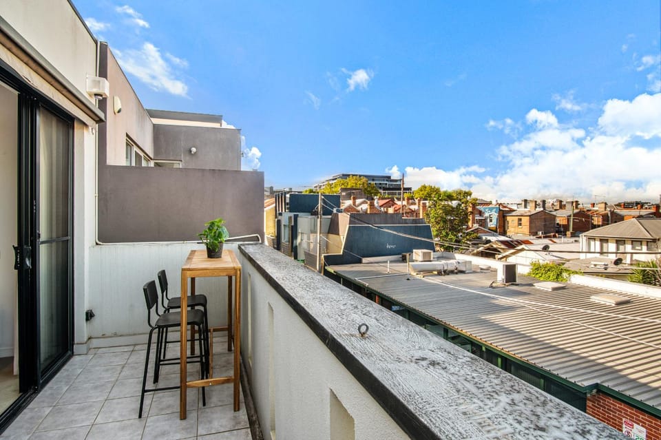 3 Story Zen Japanese Richmond Townhouse,Pool Table Apartment in Melbourne