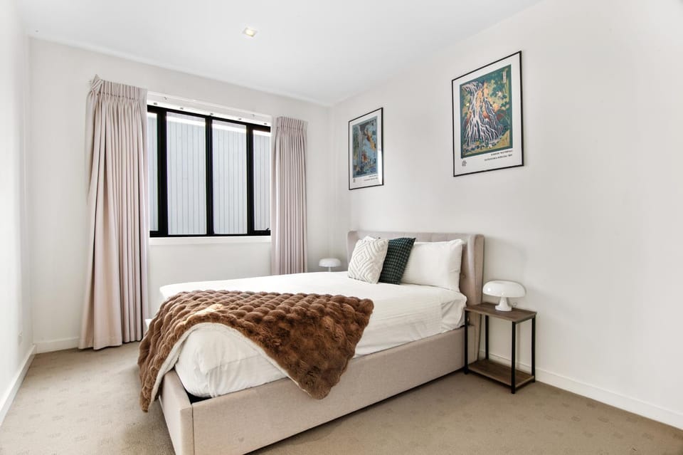 3 Story Zen Japanese Richmond Townhouse,Pool Table Apartment in Melbourne