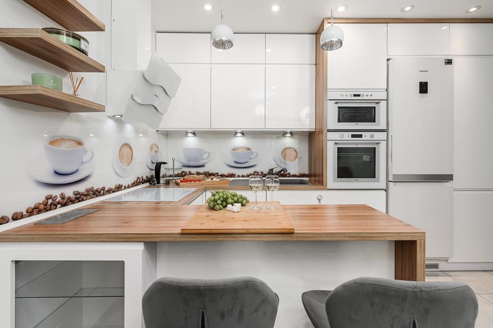 Kitchen or kitchenette, Dining area, oven, stove