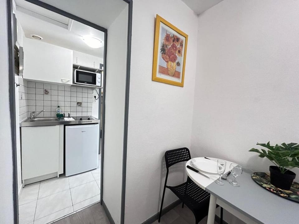 Duruy 4 studio cosy rdc fdc proche centre-ville Apartment in Reims