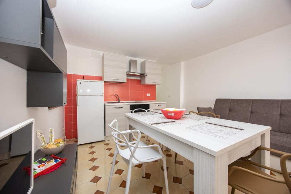 Property building, Kitchen or kitchenette, Living room