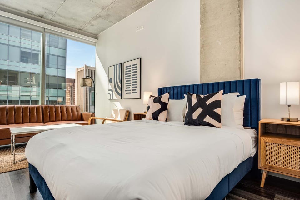 Boulevard Stays Downtown Highrise STU Sky Pool Parking Gym 16 Apartment in Phoenix