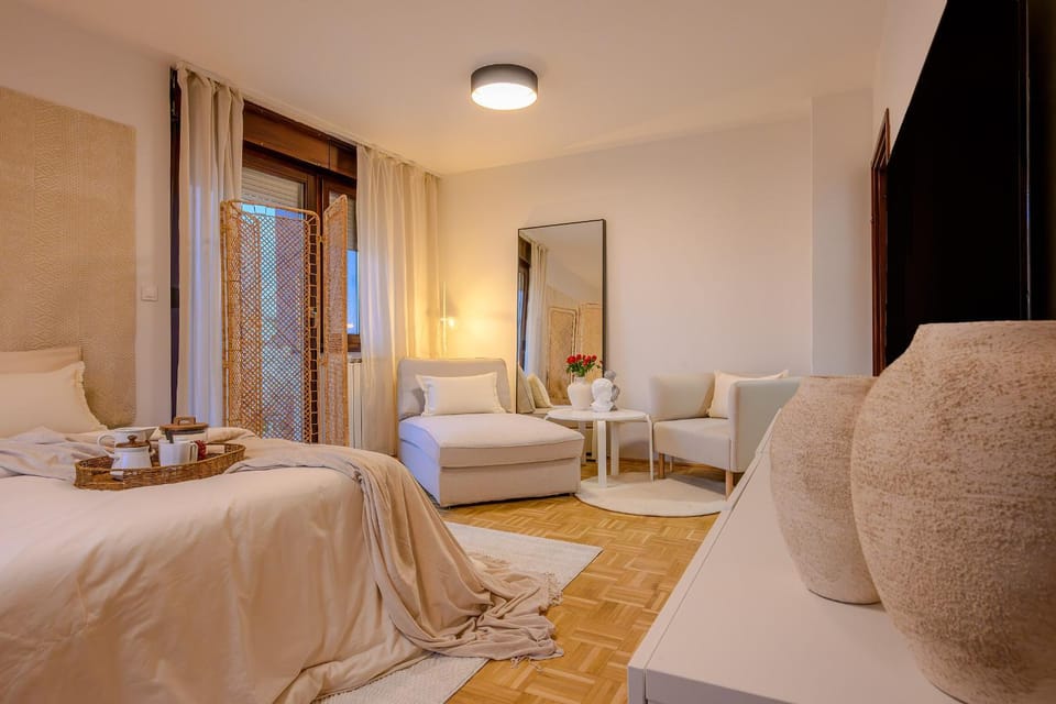 Seating area, Bedroom