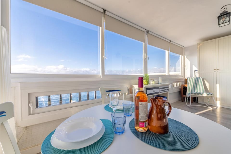 Dining area, Food, Sea view