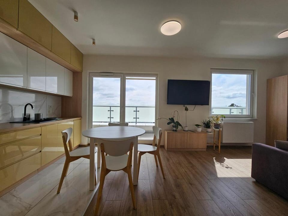 Natural landscape, TV and multimedia, Kitchen or kitchenette, Living room, Seating area, Dining area