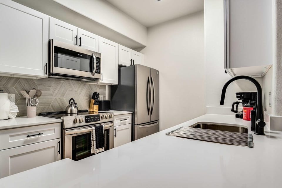 Boulevard Stays Quiet Modern 1BR Pickleball Pool Parking Gym 04 Apartment in Chandler
