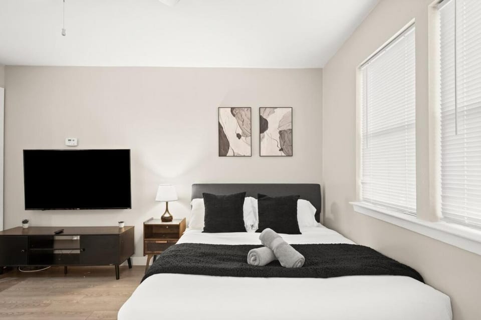 Chic and Cozy Loft near Q2 Stadium & North ATX Apartment in Austin