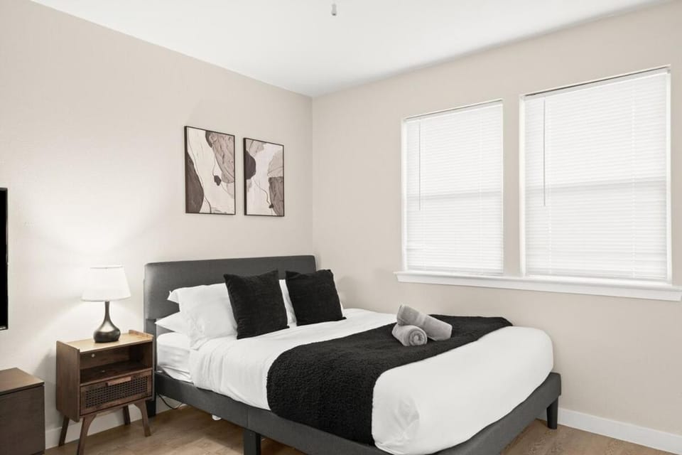 Chic and Cozy Loft near Q2 Stadium & North ATX Apartment in Austin