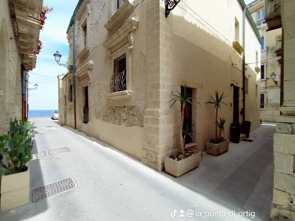 Property building, Day, Neighbourhood, Street view