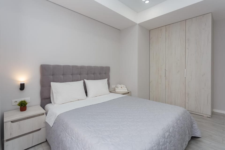 Bed, Photo of the whole room, Bedroom, wardrobe