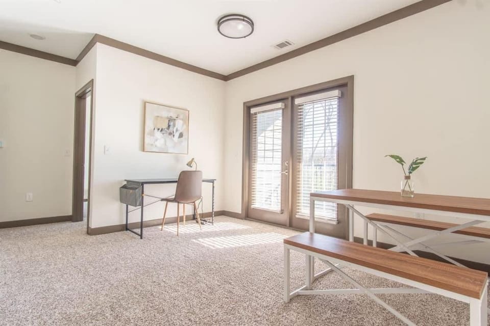 Boulevard Stays Spacious 1BR Suite Pool Parking Gym D Apartment in Douglass Hills