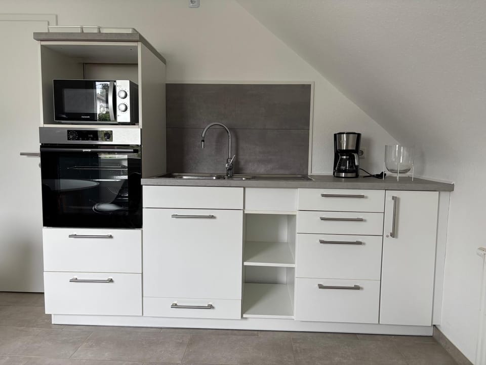 Kitchen or kitchenette, oven