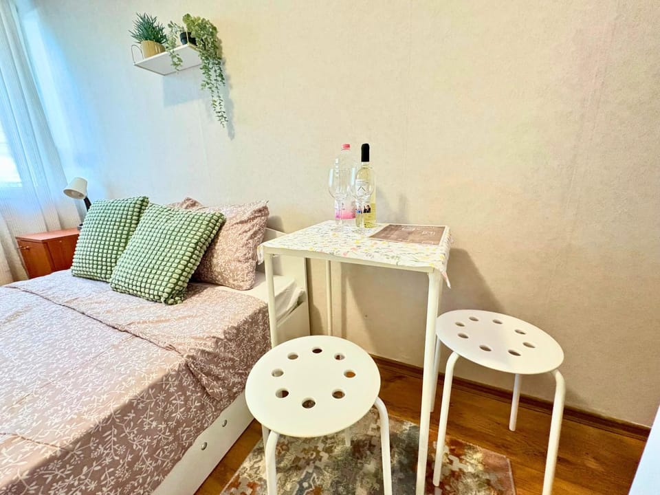 Bed, Seating area, Bedroom, internet, air conditioner