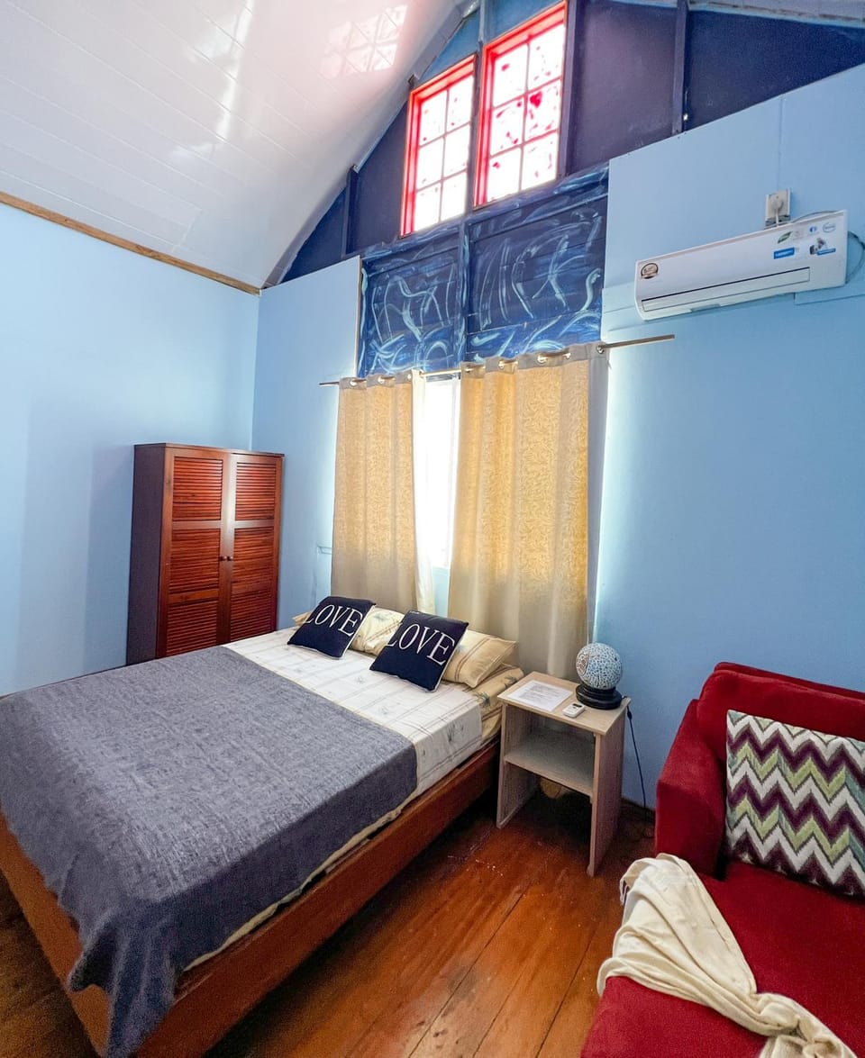 La Guayana Hostel Bed and Breakfast in Bocas del Toro Province