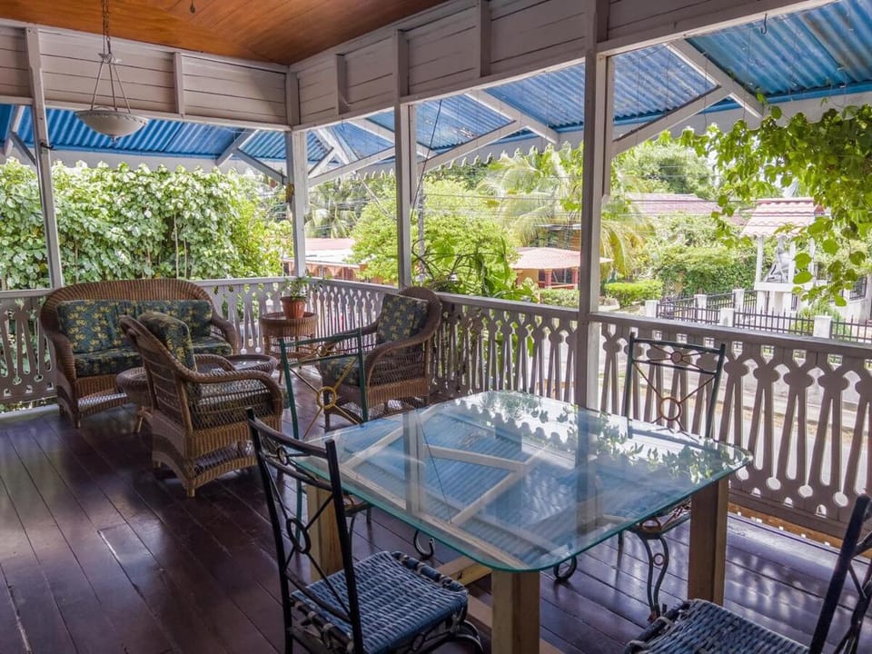 La Guayana Hostel Bed and Breakfast in Bocas del Toro Province