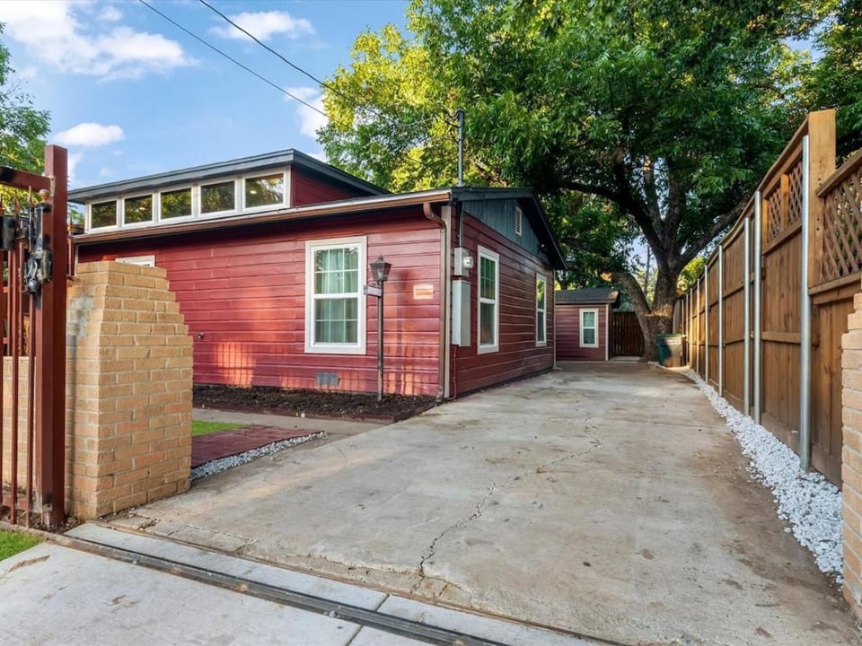 Stockyards Longhorn House, TCU close by House in Fort Worth