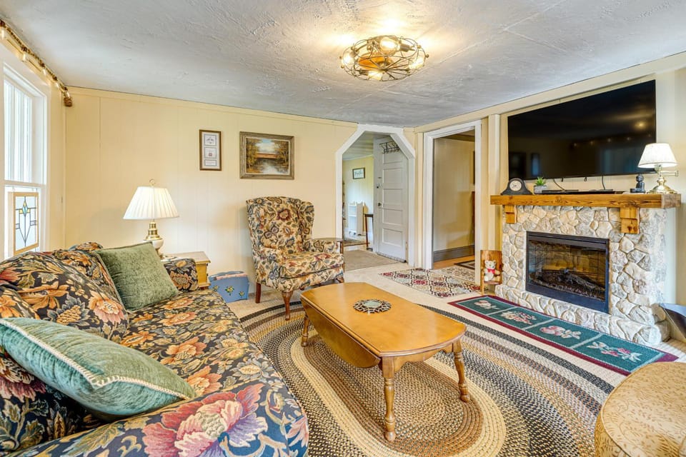 2 Mi to Hiking Trails: Cozy Fayetteville Cottage! House in West Virginia