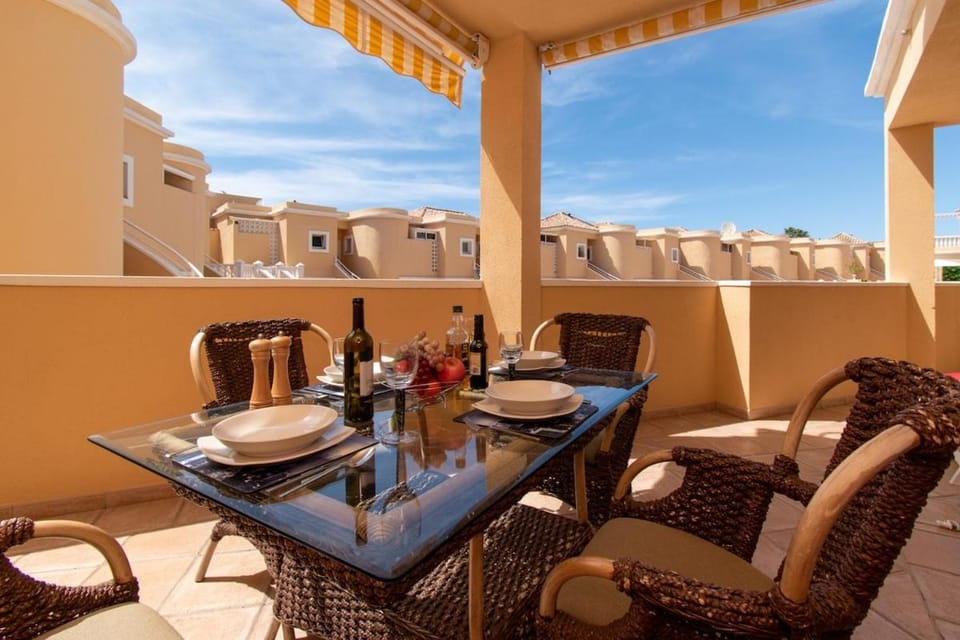 Amazing 2 Bedroom Apartment Central Location Apartment in Costa Adeje