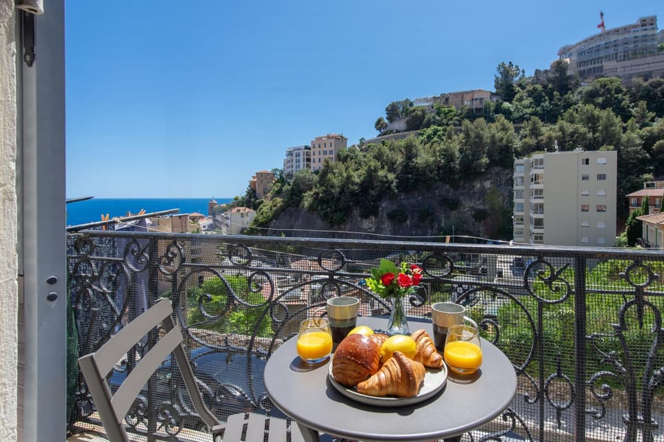 View (from property/room), Balcony/Terrace, Dining area, Sea view