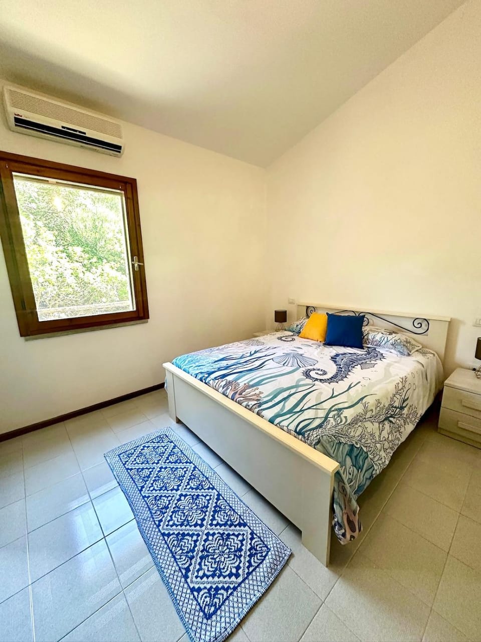 Bedroom, air conditioner