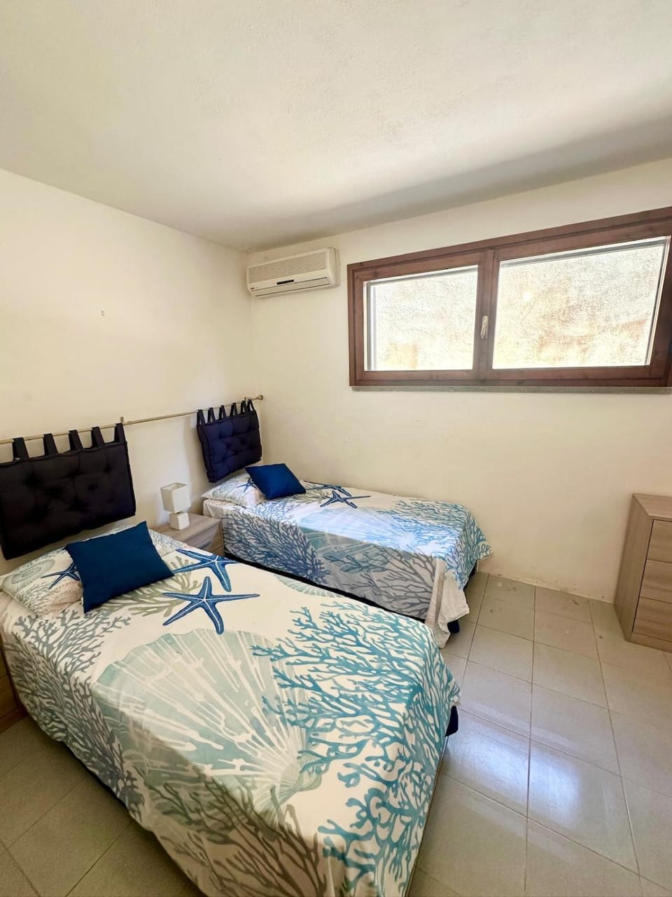 Bedroom, air conditioner