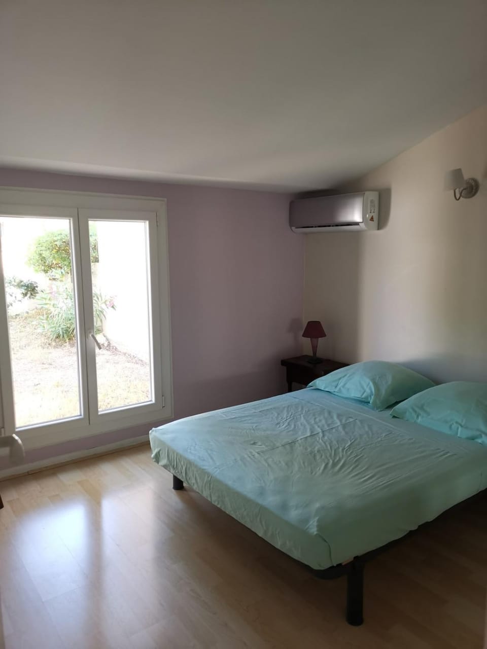 Bed, Bedroom, air conditioner