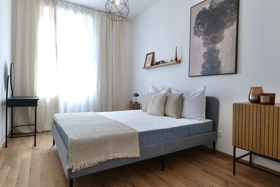 Bed, Photo of the whole room, Bedroom