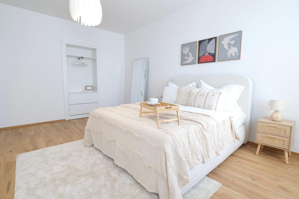 Bed, Photo of the whole room, Bedroom