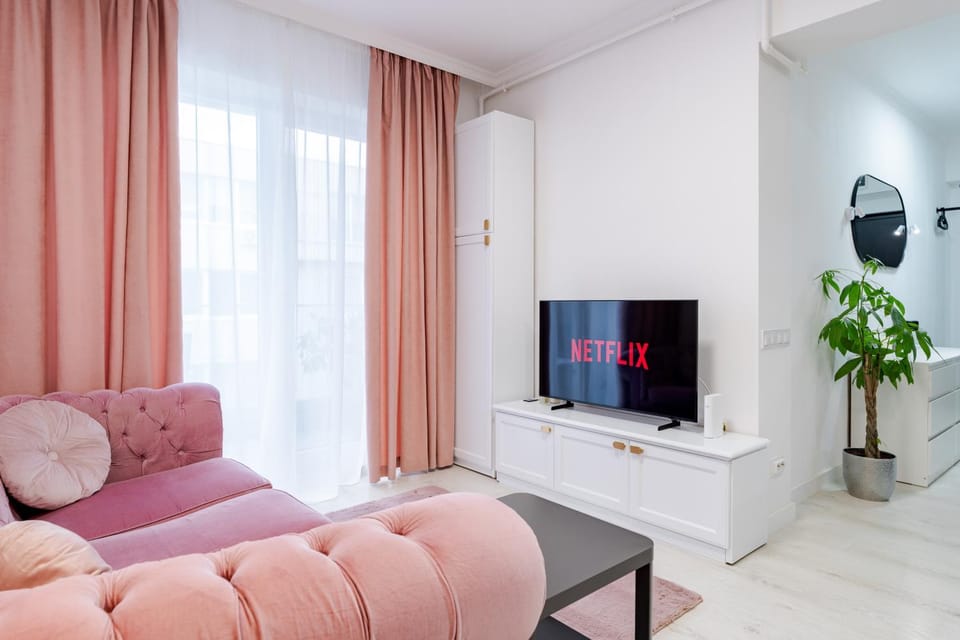 TV and multimedia, Living room, Seating area, Evening entertainment