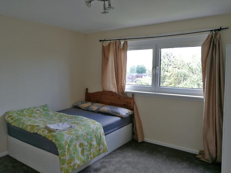 Three Bedroom Apartment Glasgow Apartment in Glasgow