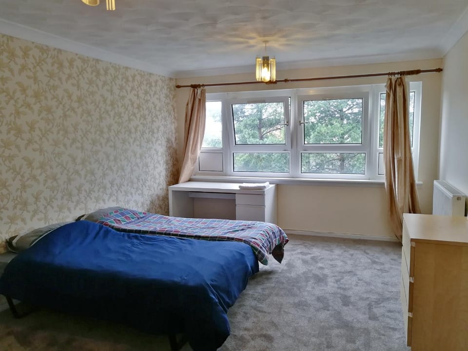 Three Bedroom Apartment Glasgow Apartment in Glasgow