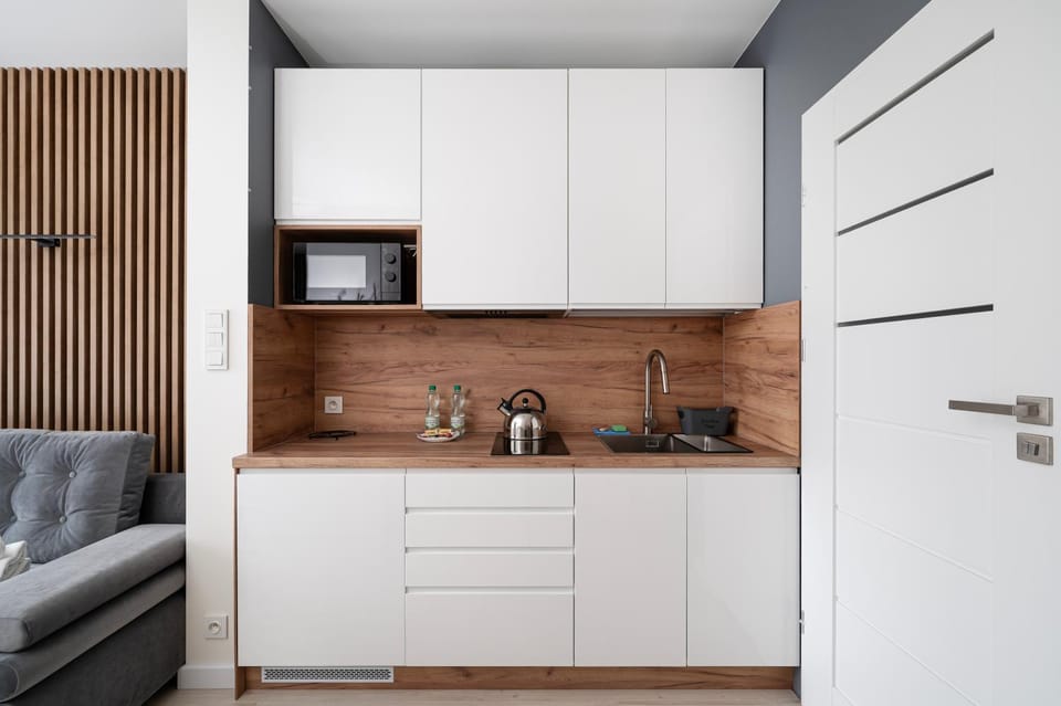 Coffee/tea facilities, Kitchen or kitchenette, stove